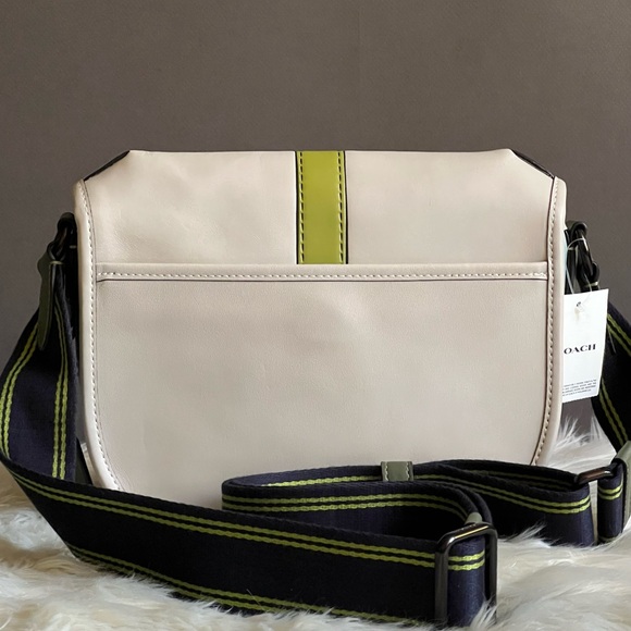 💰SOLD - C8481 - Coach Hitch Crossbody with Trompe L’oeil - Picture 5 of 12